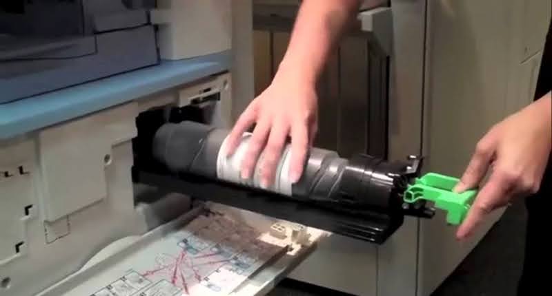 Làm hỏng đầu in, trống in hoặc linh kiện